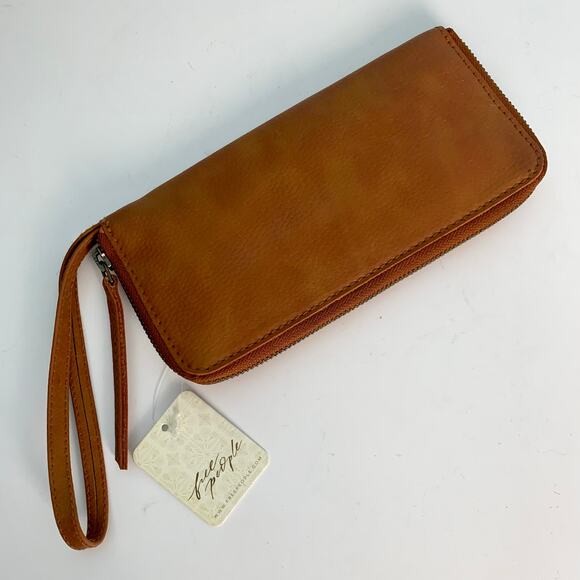 NWT Free People Brown Vegan Leather Wristlet Wallet - Picture 1 of 4